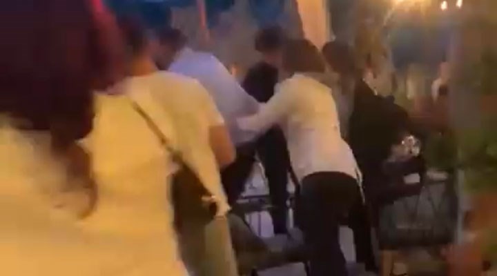 AKP MKYK Üyesinin Eşi ve İki Adamı,Kafe Basıp Çocukları Dövdü!