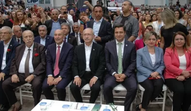 İzmir’de 3000 Kişi CHP Rozeti Taktı…
