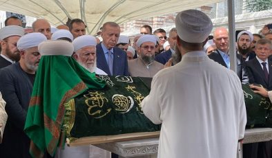 Devlet, Tarikat Şeyhinin Cenaze Töreninde…