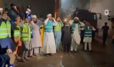 Yangını Ezan Okuyarak Söndürmeye Çalıştılar…