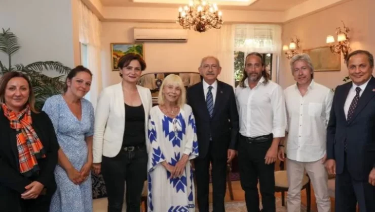 Kemal Kılıçdaroğlu, Cüneyt Arkın’ın Ailesini Ziyaret Etti…