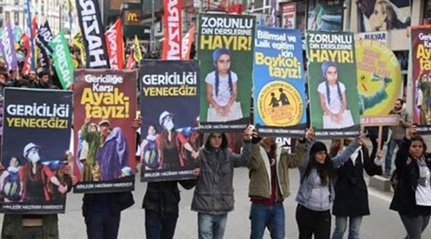 AYM’den Zorunlu Din Dersi Kararı…