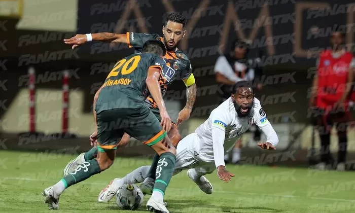 Beşiktaş,Alanya’da Hakeme Takıldı…