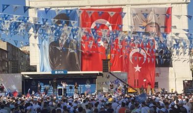 Babacan’ın Yozgat Mitingi Öncesi Alana Erdoğan’ın Fotoğrafını Astılar…