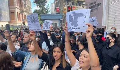 İran Konsolosluğu Önünde Mahsa Amini Protesto…