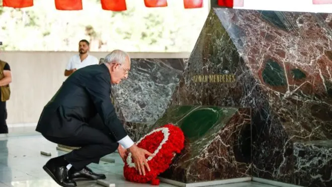Kılıçdaroğlu, Özal ve Menderes’in Anıt Mezarlarını Ziyaret Etti…