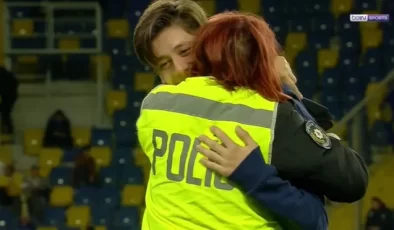 Arda Güler, Polis Teyzesiyle Hasret Giderdi…