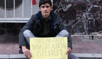 Burak Başer,KYK Yurdundan Atılınca Oturma Eylemi Başlattı…