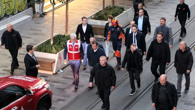 İmamoğlu İstiklal Caddesi’ne Gitti…