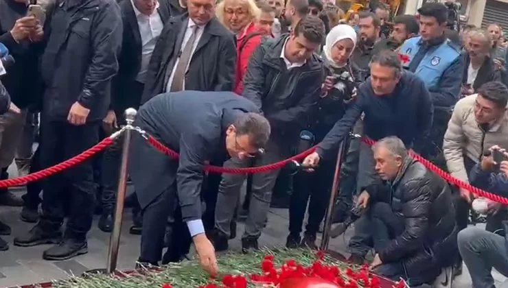 İstiklal Caddesi’nde Patlama’nın Yaşandığı Yere Karanfil Bırakıldı…