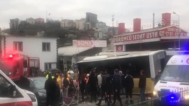 İETT Otobüsü ile Tramvay Çarpıştı…