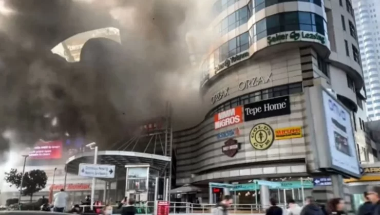 İstanbul’da Metrocity AVM’de Yangın…