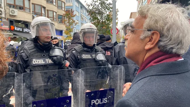 Kadıköy’de Mithat Sancar ve AKP’li Vekillere Polis Ablukası…