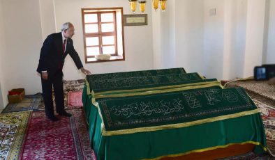 Kılıçdaroğlu, Seyyid Mahmud Hayrani Türbesi’ni Ziyaret Etti…