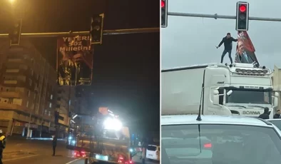 Kılıçdaroğlu’nun Pankartı Polisler Tarafından İndirildi…