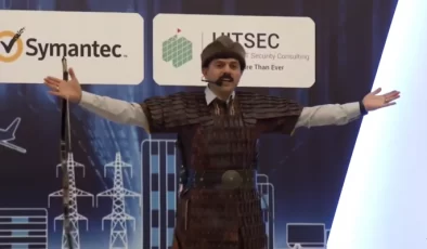 AFAD’ın Osmanlı Okçusu Kostümlü Daire Başkanı Gündem Oldu…