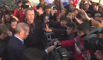 Erdoğan, Adıyaman’da Çocuklara Para Dağıttı…