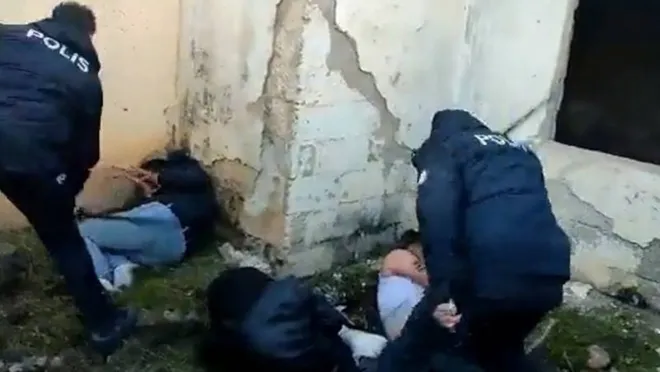 Yağmacı Olduğu İddiasıyla Gözaltına Alınan 2 Kardeşten Biri Karakolda Öldü…