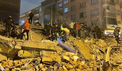 Maraş ve Çevre İllerde Yıkılan Binalar Var,Can ve Mal Kayıpları Var…