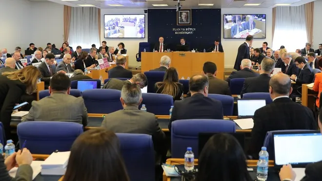 Mecliste EYT Tartışması: Yar Saçların Lüle Lüle Recep Sana Güle Güle…