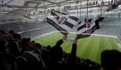 Beşiktaş Tribünlerinde ‘Hükümet istifa’ Sloganları…