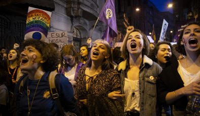 Beyoğlu Kaymakamlığı İstanbul Feminist Gece Yürüyüşü’nü Yasakladı…
