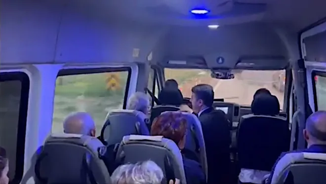 Akşener ve Kılıçdaroğlu İftara Servis Minibüsü İle Gitti…