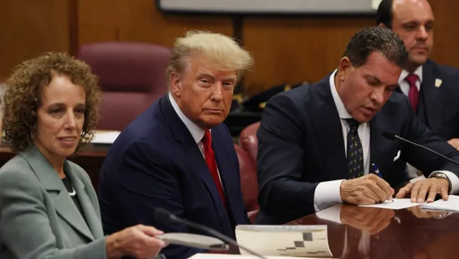 Donald Trump Tutuksuz Yargılanacak…