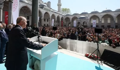 Erdoğan Cami Avlusunda Miting Yaptı…