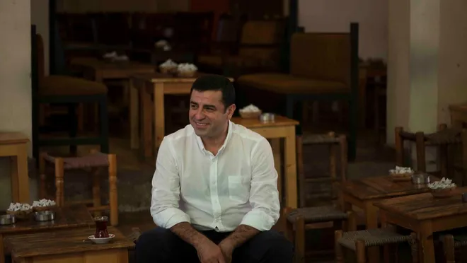 Demirtaş: Ayağa Kalk ve Değiştir…