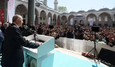 Erdoğan’a Camiler de Yetmedi,Posterleri Kışla Tel Örgülerinde…