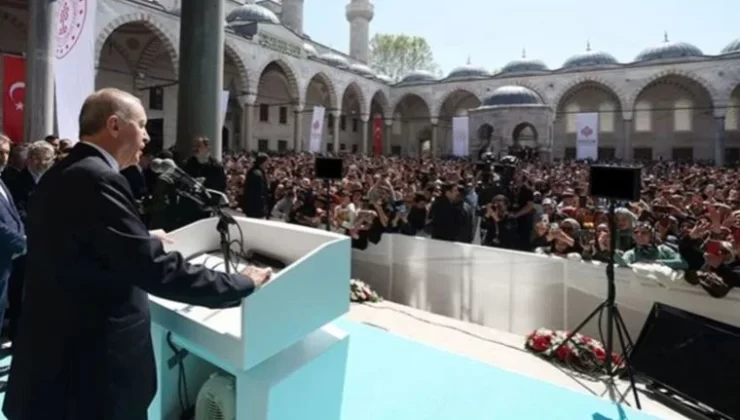 Erdoğan’a Camiler de Yetmedi,Posterleri Kışla Tel Örgülerinde…