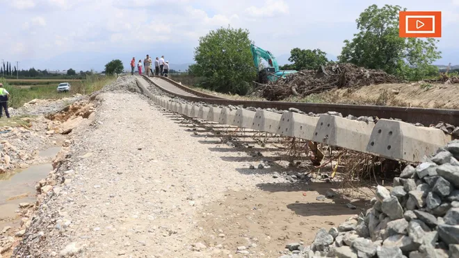 Treni Mahalleli Kurtardı…