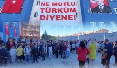 Yeni Döneme AKP’nin Yasakladığı Andımız İle Başladılar…