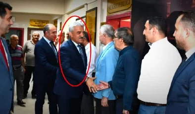 Kırıkkale Valisi, AKP’li Başkanı Tebrik Kuyruğunda…