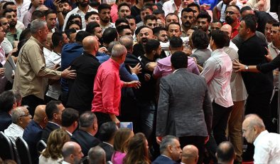 CHP İzmir İl Kongresi’nde Tunç Soyer Salondan Çıkarıldı…