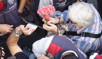 Cumartesi Anneleri: Elimizde Çiçek, Kolumuzda Kelepçe…