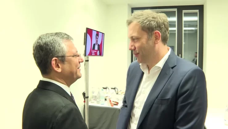 Özgür Özel, Almanya’da SPD Kongresine Katıldı…