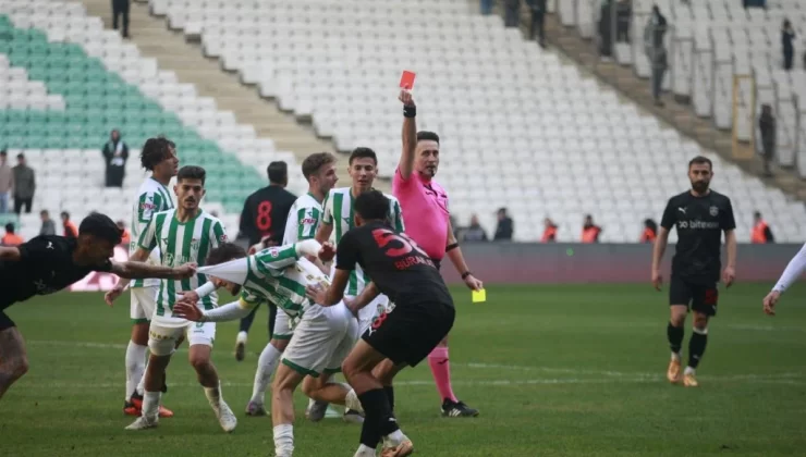 Bursasporlu Futbolcular Diyarbekirsporlu Futbolculara Saldırdı…