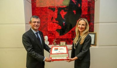 Özgür Özel, Kadın Kolları MYK Üyeleriyle Buluştu…