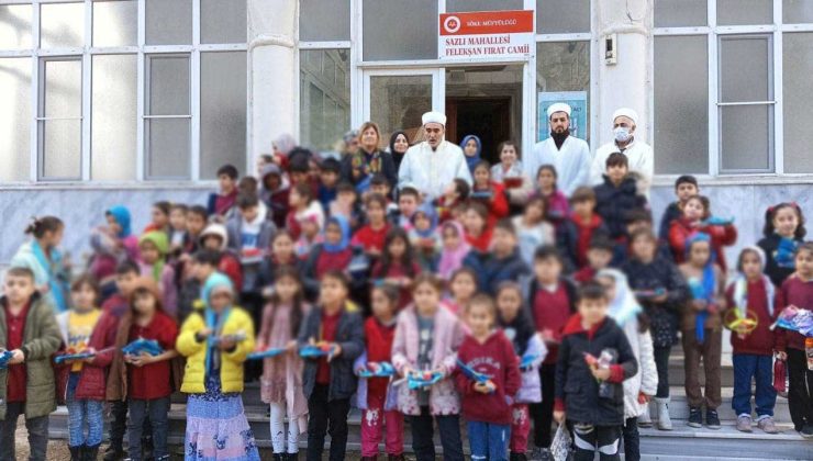 İmamlar Okullarda, Öğrenciler Camide…