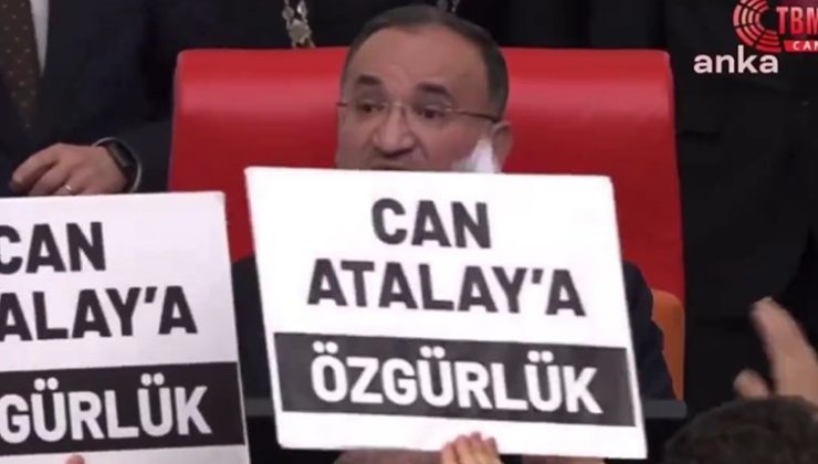 CHP’li ve DEM Parti’li Vekiller Bekir Bozdağ’ın Yüzüne Anayasa Kitapçığı Fırlattılar…