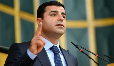 Demirtaş: Cübbelerinizi Çıkarın AKP-MHP Rozetlerini Göreceğiz…