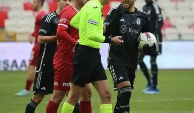 Beşiktaş Sivas’ta Hakeme Kaybetti…