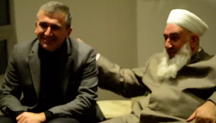 CHP’li Başkan Adayı’nın Menzil Şeyhi’nin Elini Ötüğü Görüntüsü Ortaya Çıktı…