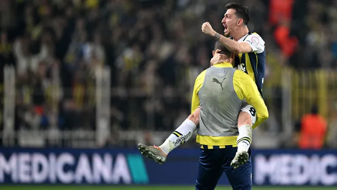 Fenerbahçe Hakemin ve Var’ın Hediyesi İle…
