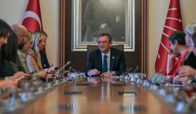 Özgür Özel: Erdoğan Veya Parti İçindeki 3-5 Hzımsız1 Nisan’da Avuçlarını Yalar…