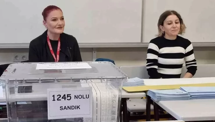 Candan Erçetin Sandık Görevlisi Oldu…