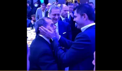 Buğra Kavuncu: Başkalarına Yanağınızı Okşatıyorsunuz…