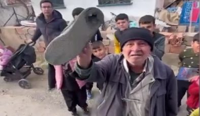 Emekli’nin Yeni Sembolu Tabanı Delik Ayakkabı…